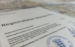 Foto des Regionalplans mit Stempel und Unterschrift